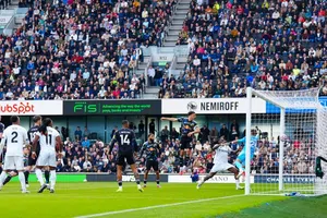 Fulham de Raúl Jiménez vence a Leeds United con dramático gol de último minuto
