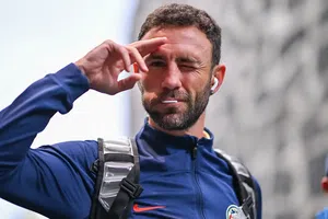 Layún se encara con aficionado de Chivas: "Te da pena que no ganen títulos"