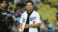 ¡Piloto y pelotero! Checo Pérez lanzó la primera bola del juego de los Dodgers