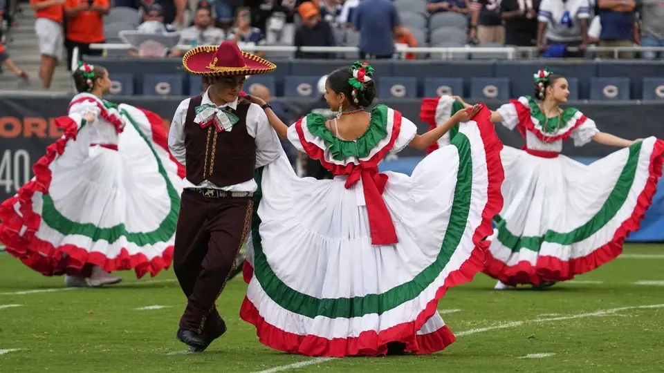 Chicago Bears celebró el Mes de la Herencia Hispana con fiesta mexicana antes del juego contra los Cowboys