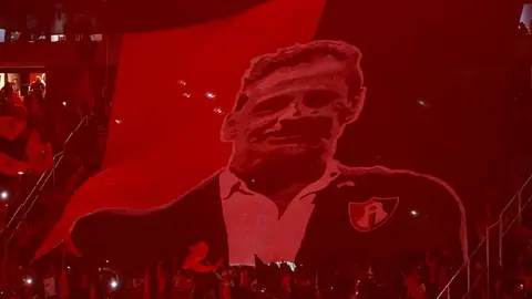 Atlas recibe a Diego Cocca con enorme tifo en el Estadio Jalisco: 'Soy rojinegro'