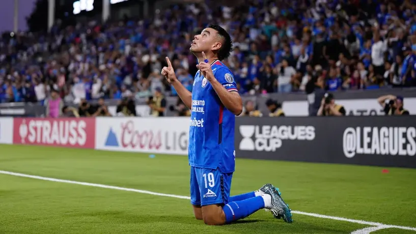 ¿No quiso ir a Europa? Cruz Azul renueva a Charly Rodríguez hasta 2029