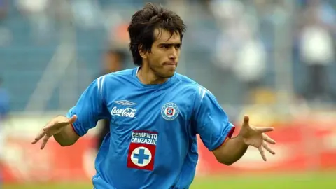 ¡Interesante! Chelito Delgado ‘emula’ a Javier Hernández en redes sociales