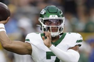 Justin Fields será titular ante los Dolphins tras salir del protocolo de conmociones
