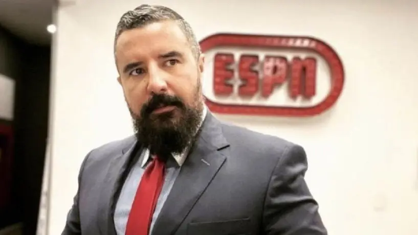 Fox está cerca de 'robarse' a Álvaro Morales de ESPN para el Mundial 2026