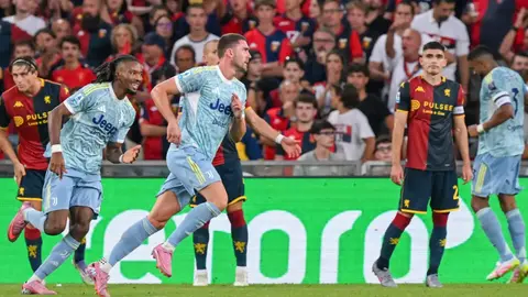 Juventus vence por la mínima a Genoa de Johan Vásquez