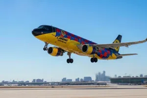 ¡De lujo! América estrena su propio avión personalizado