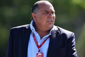 Toño Pérez estalla contra Red Bull: “Checo pudo ser campeón, lo bloquearon”