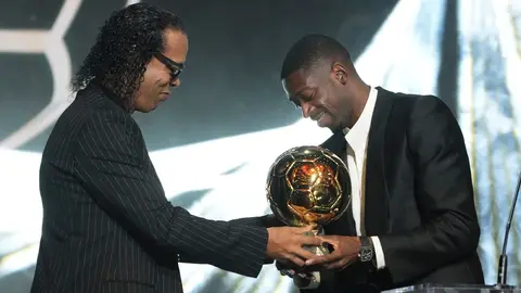 ¡De galo a galo! Allan Saint-Maximin felicita a Ousmane Dembélé por Balón de Oro
