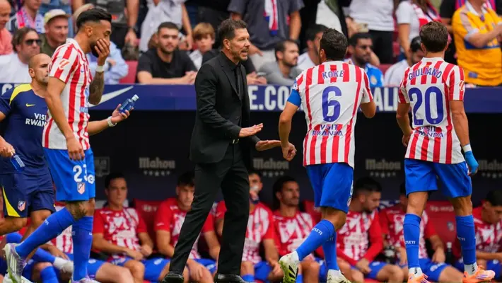 Así fue el pique entre Koke y Vinicius en el derbi de Atlético contra Real Madrid