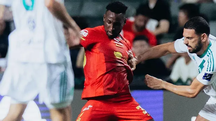 Julián Quiñones y Al-Qadisiya son goleados por Al Ahli en la Supercopa de Arabia