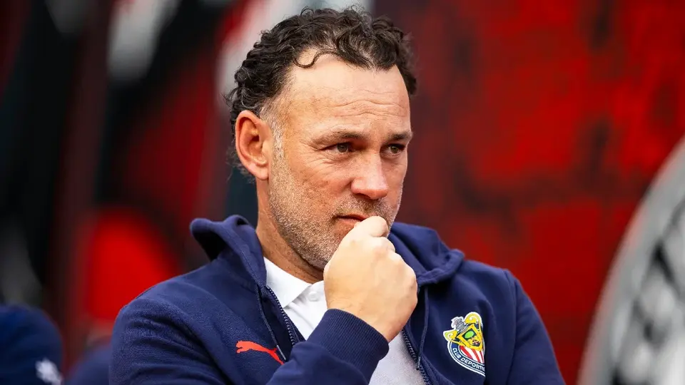 ¡Dura baja para Milito! Chivas no contará con su delantero para duelo ante América