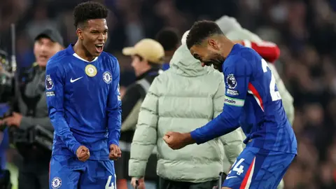 Chelsea vence agónicamente a Liverpool con gol de Estevao