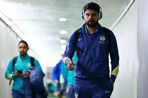 América festeja en grande el cumpleaños de Néstor Araujo