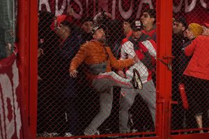 Infantino se pronuncia tras violencia en el Independiente vs U de Chile: "esperamos sanciones ejemplares"