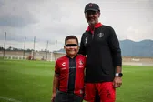 ¡Los sueños se cumplen! Atlas encuentra al pequeño niño que lloró en el partido ante América