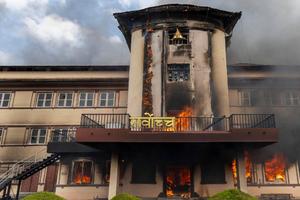 Nepal arde: matan a esposa de exprimer ministro en protestas por cierre de redes sociales