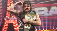 ¡El poder del bigote! Dominik Mysterio venció a AJ Styles para retener su campeonato intercontinental