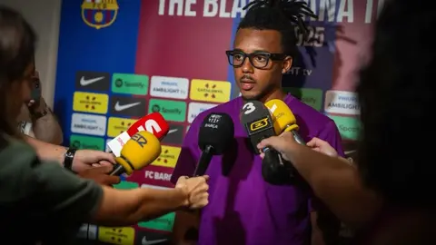 "Ambos se lo merecen": Koundé se niega a elegir entre Lamine Yamal y Dembélé para el Balón de Oro