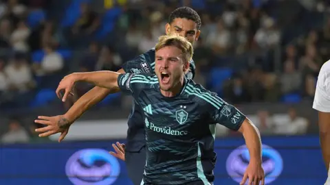 Con goles de Pedro de la Vega y Osaze De Rosario, los Sounders sueñan con la gloria frente a Inter Miami