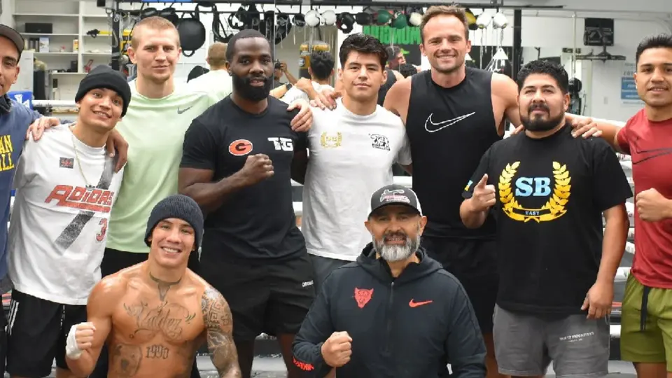 Óscar Valdez regresa al ring con triunfo ante Ricky Medina