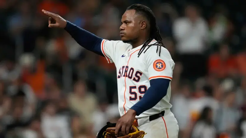 Framber Valdez se disculpa con el mexicano César Salazar tras golpearlo con un pitcheo
