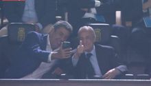 Arturo Elías Ayub aprovechó y se tomó una selfie con Florentino Pérez en la vuelta del Real Oviedo