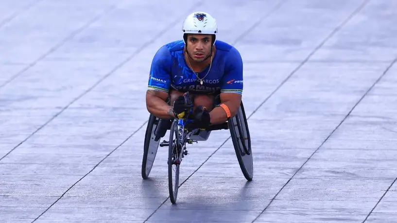 "Traten de tapar los baches": atleta en silla de ruedas que cayó por malas condiciones de calles de la CDMX