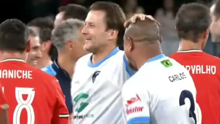 Emotivo saludo entre leyendas del Real Madrid en el Legends Charity Game