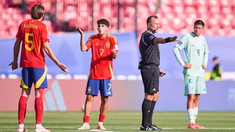 México causa polémica con la tarjeta verde en el Mundial Sub-20 ante España