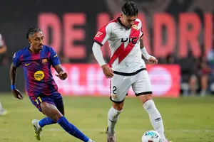 Caos en Vallecas: el Rayo-Barcelona comenzó sin VAR y con problemas en el banquillo culé