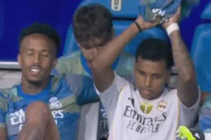 Rodrygo sale enojado del encuentro ante Real Oviedo tras cambio con Vinícius Júnior