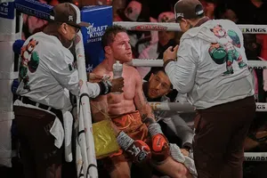 ¿Se acerca su adiós? Canelo Álvarez pospone su regreso al ring por una lesión
