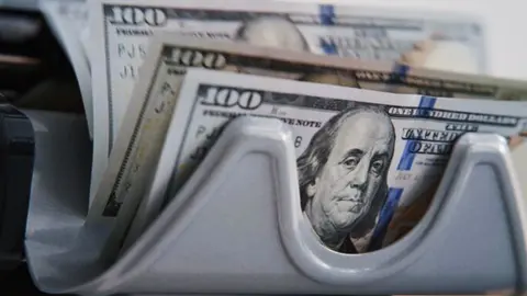 ¿Cambiarás dólares? El peso se mantiene estable este jueves 2 de octubre