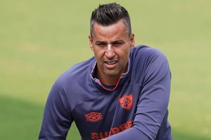 ¡Histórico! Fábio se convierte en el futbolista con más presencias en la historia