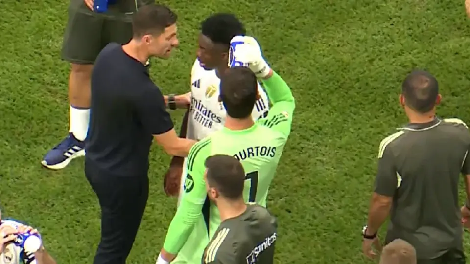 ¡Explotó! Vinicius se molestó tras salir de cambio en la victoria del Real Madrid