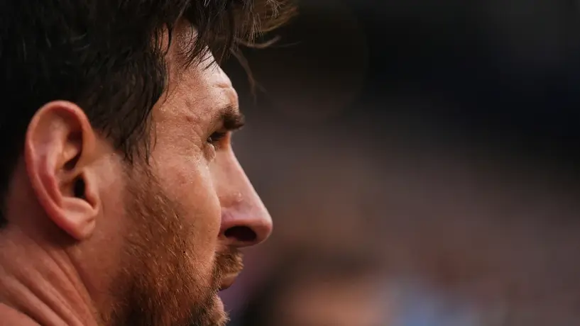 Lionel Messi provoca lágrimas por su adiós de Argentina en conferencia de Scaloni