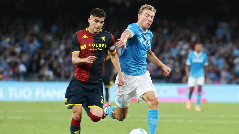 Napoli remonta al Genoa de Johan Vásquez y se coloca líder de la Serie A