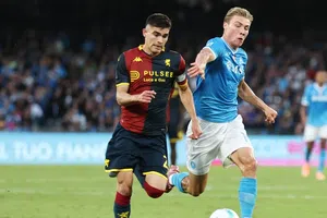 Napoli remonta al Genoa de Johan Vásquez y se coloca líder de la Serie A