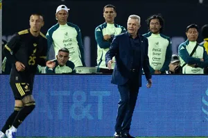 Álvaro Morales explota contra Fernando Schwartz, jefe de prensa de la Selección Mexicana