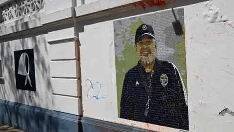 Atacan mural de Maradona en La Plata, Argentina