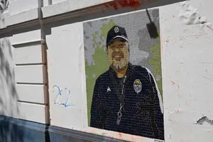 Atacan mural de Maradona en La Plata, Argentina