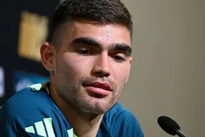 Johan Vásquez sobre Santiago Giménez: ‘Es un ejemplo’