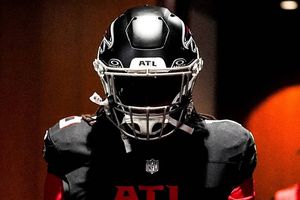 Miami Dolphins llegan a acuerdo de un año con el defensivo Matthew Judon