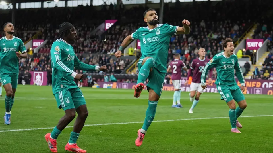 Liverpool mantiene el paso perfecto con victoria apretada sobre Burnley