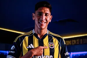 Edson Álvarez acerca de jugar en Fenerbahce: "Me siento en el América"