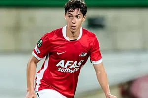 Mateo Chávez participa en derrota de AZ Alkmaar en Conference League