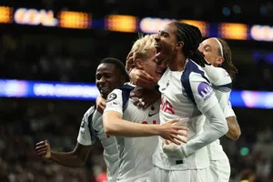 Con autogol tempranero, Tottenham venció a Villarreal en el inicio de Champions League