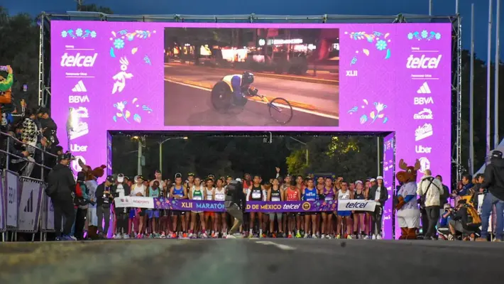 "Un bordecito". Clara Brugada se justifica tras accidente en el Maratón de la CDMX