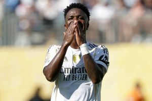 ¿Ya no lo quieren? Vinicius Jr. es banca en el debut del Real Madrid en Champions League